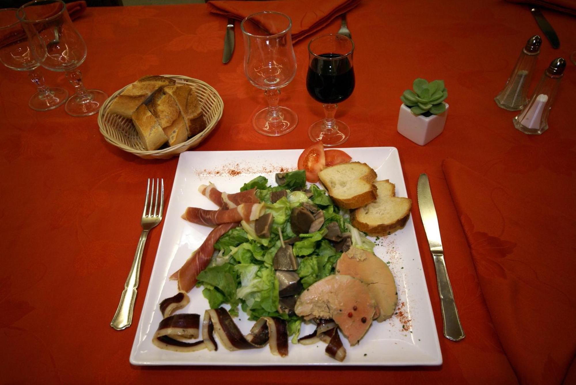 Hotel Restaurant Du Lauragais Logis De France Вилфранш-дьо-Лораге Екстериор снимка