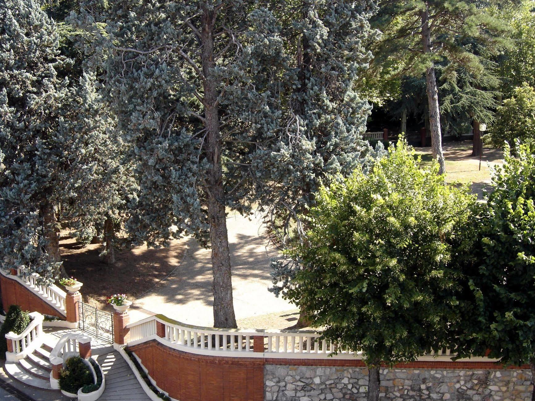 Hotel Restaurant Du Lauragais Logis De France Вилфранш-дьо-Лораге Екстериор снимка